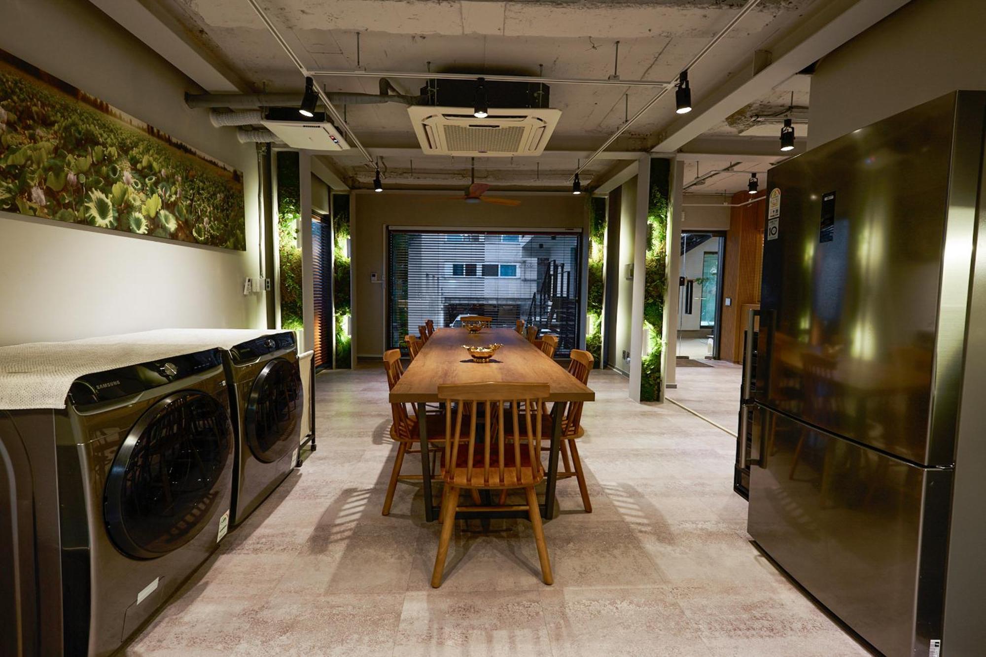 Yt Tailored Service Near Hongik Univ Station Seoul