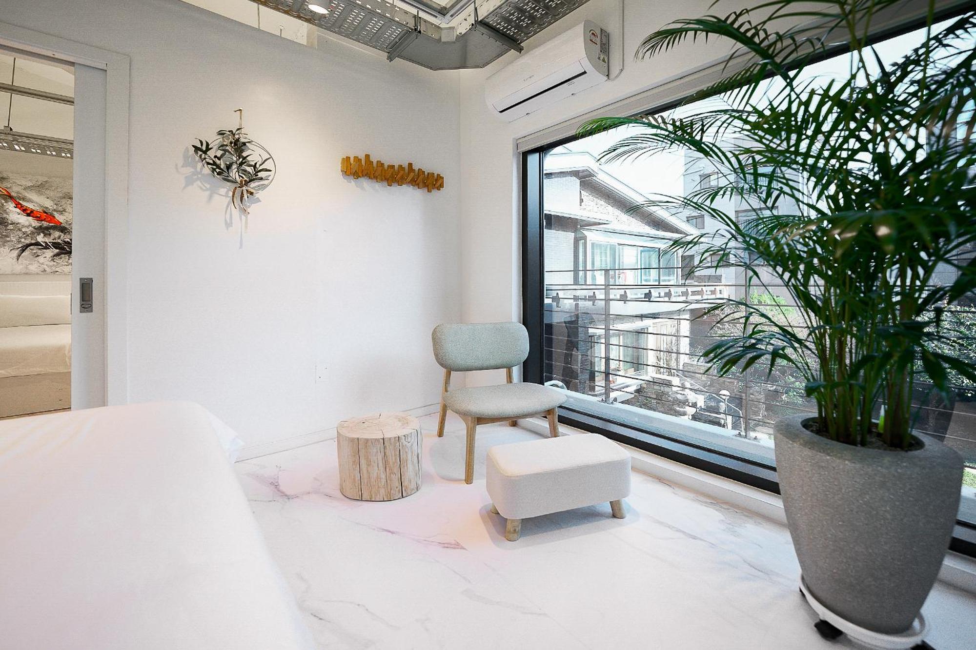 Yt Tailored Service Near Hongik Univ Station Seoul