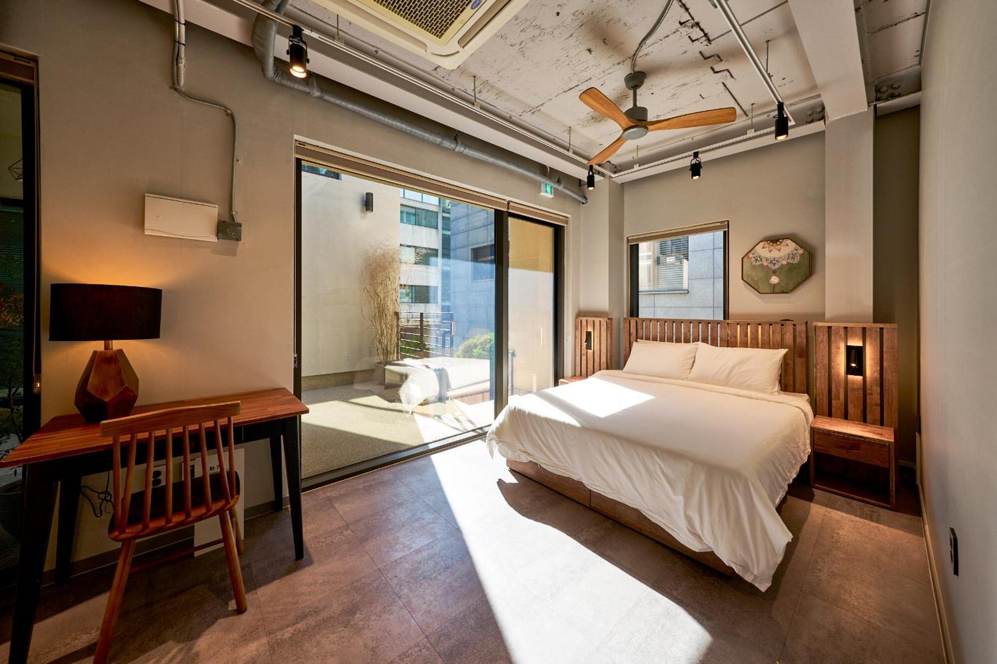 Yt Tailored Service Near Hongik Univ Station * Seoul